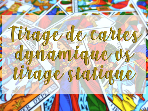 Tirage de cartes en tarot humaniste, représentant les méthodes dynamique et statique.